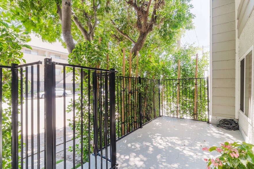 More Photos Of 4405 Ventura Canyon Ave, Sherman Oaks Apartments For Sale