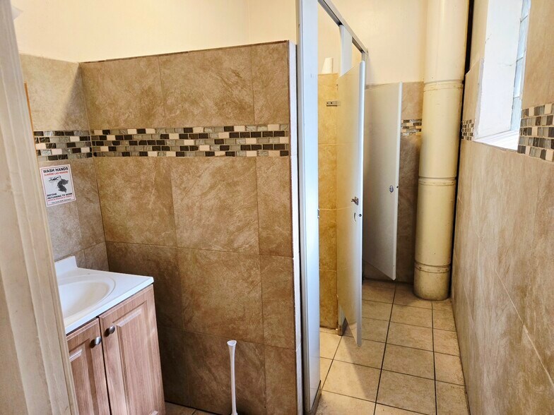 More Photos Of 220 E Galena Blvd, Aurora Storefront For Sale