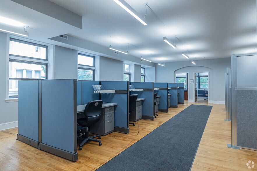 More Photos Of 424 E Grace St, Richmond Bank For Lease