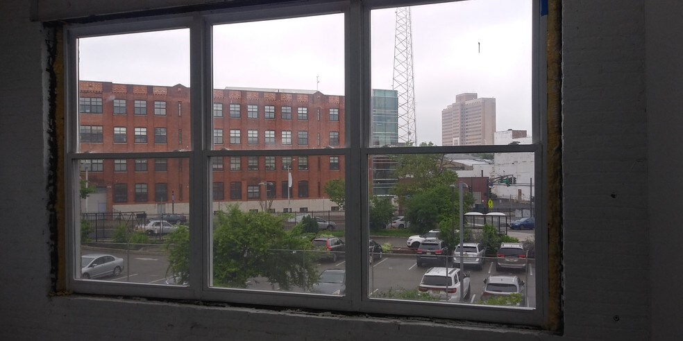 More Photos Of 60 Dickerson St, Newark Light Manufacturing For Lease