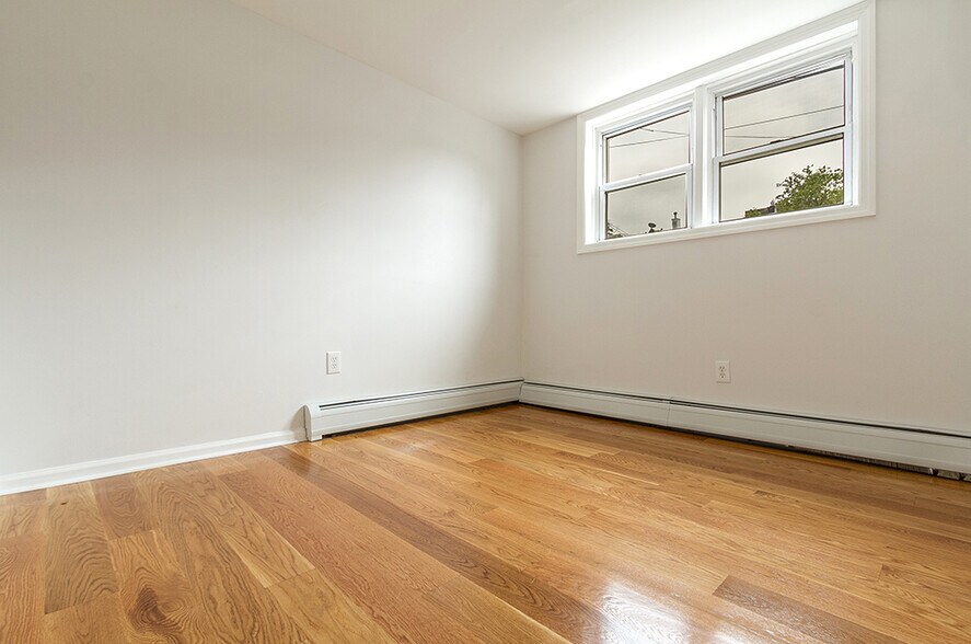 More Photos Of 16 Weldon St, Jersey City Multifamily For Sale