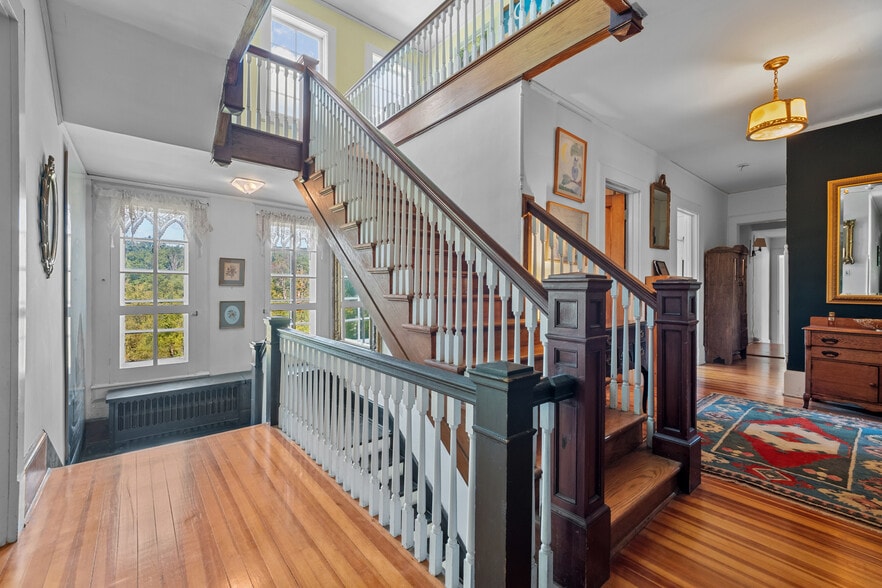 More Photos Of 535 Main Rd, Monterey Specialty For Sale