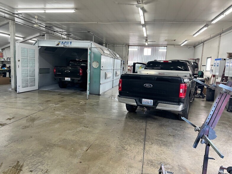 More Photos Of 111 W 1st St, Deer Park Auto Repair For Sale