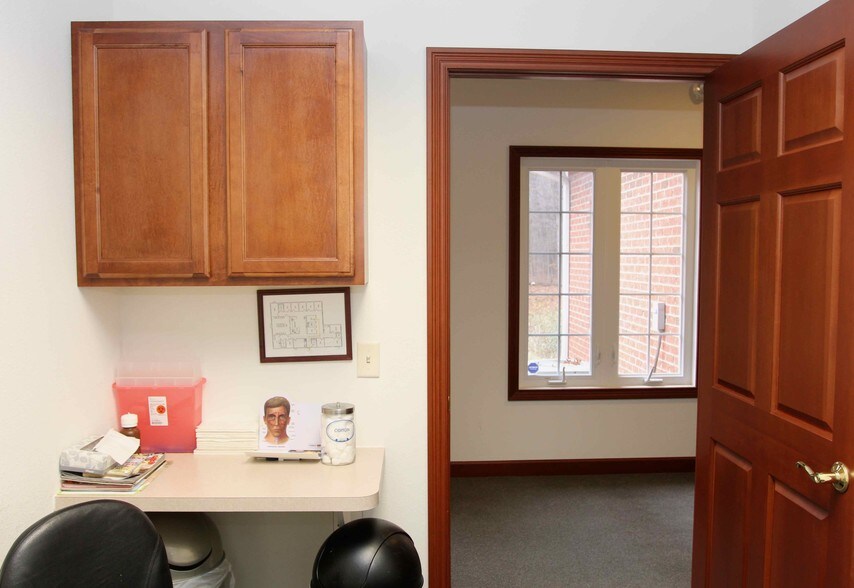 More Photos Of 5923 Renaissance Pl, Toledo Office For Lease