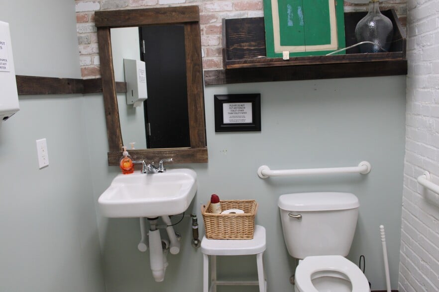 More Photos Of 120 Raleigh St, Fuquay-Varina Storefront For Sale