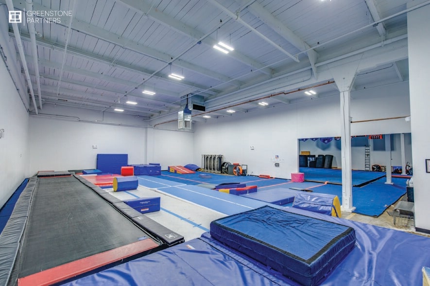 More Photos Of 3800 N Milwaukee Ave, Chicago Warehouse For Lease