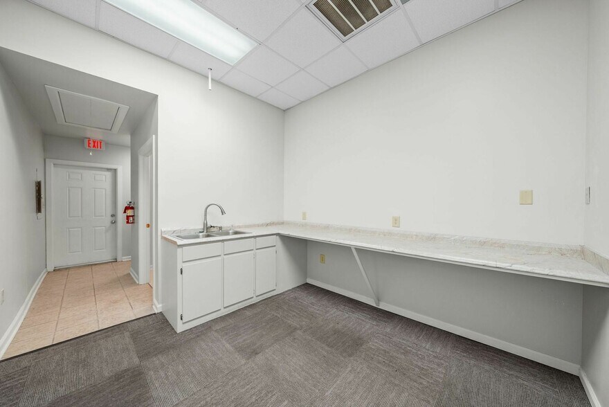 More Photos Of 460 Grace Ave, Panama City Office For Lease
