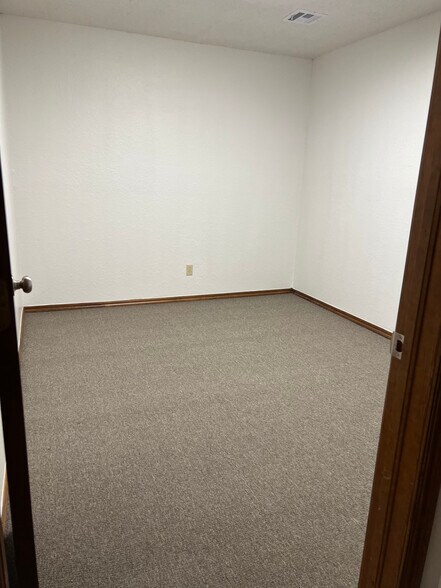 More Photos Of 6200 Melrose Ln, Oklahoma City Warehouse For Lease