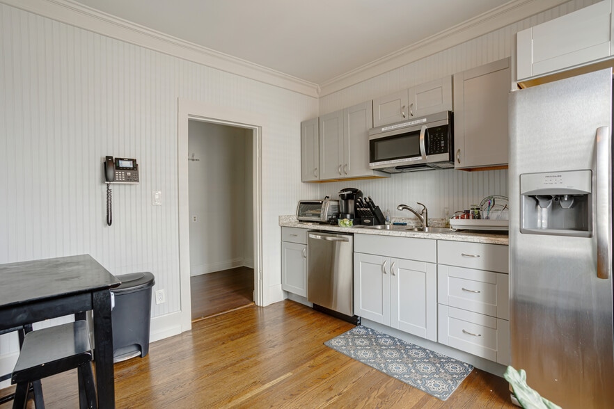 More Photos Of 2605 Westwood Dr, Nashville Showroom For Sale