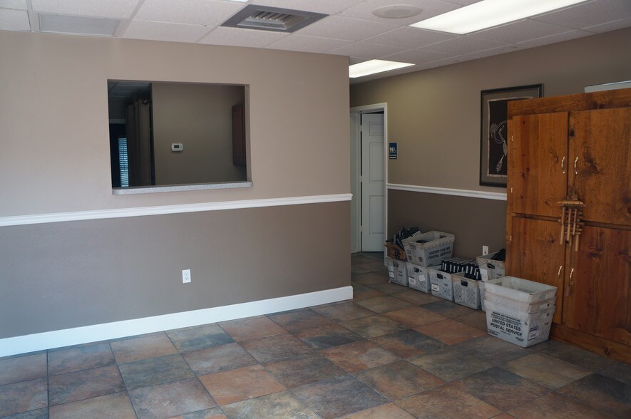 More Photos Of 205 Montgomery Ave, Sarasota Office For Sale