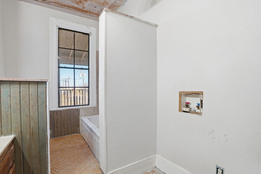 More Photos Of 419 E Henderson St, Cleburne Apartments For Sale