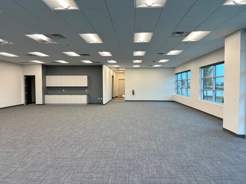 More Photos Of 1425 Susurro Pky, San Marcos Distribution For Lease