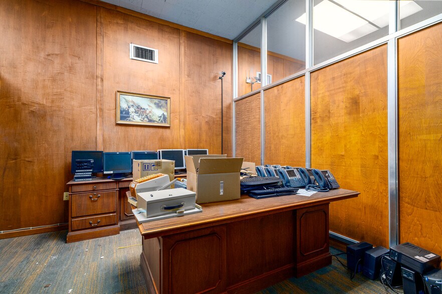 More Photos Of 100 N 4th St, Steubenville Office For Sale