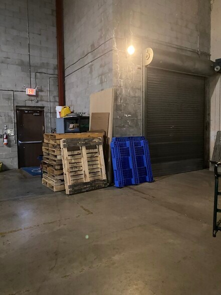 More Photos Of 190 Veterans Dr, Northvale Distribution For Sale