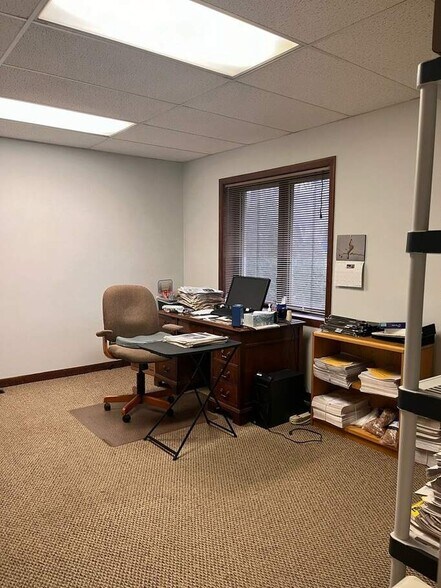 More Photos Of 240 N West Ave, Elmhurst Office For Sale