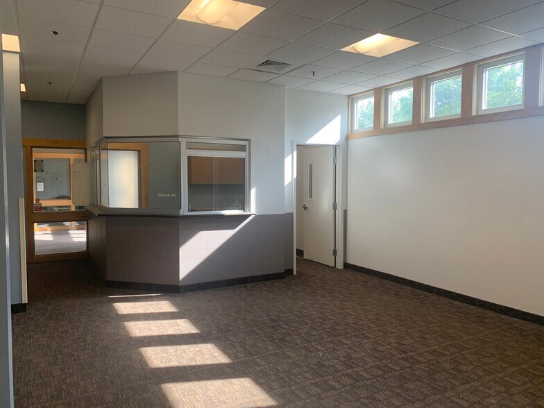 More Photos Of 407 Main St, Spencer Medical For Sale