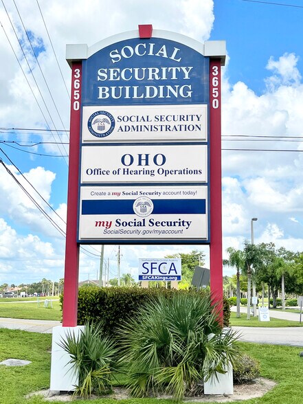 More Photos Of 3650 Colonial Blvd, Fort Myers Office For Sale
