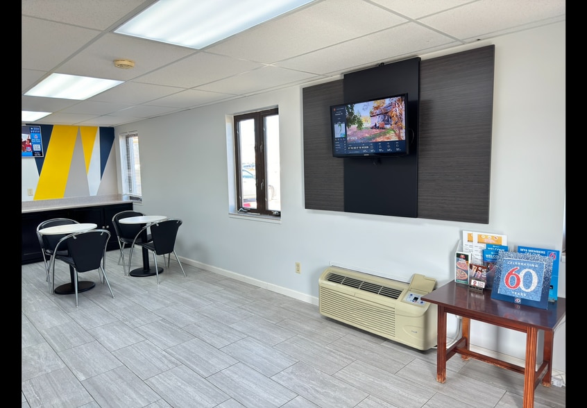 More Photos Of 2331 Lake Rd, Dyersburg Hotel For Sale