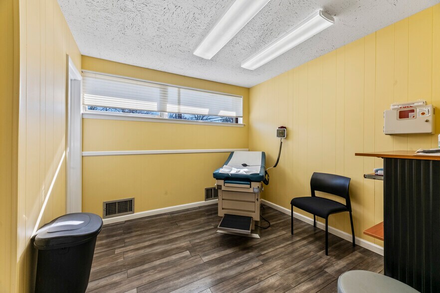 More Photos Of 123 Dunhams Corner Rd, East Brunswick Medical For Sale