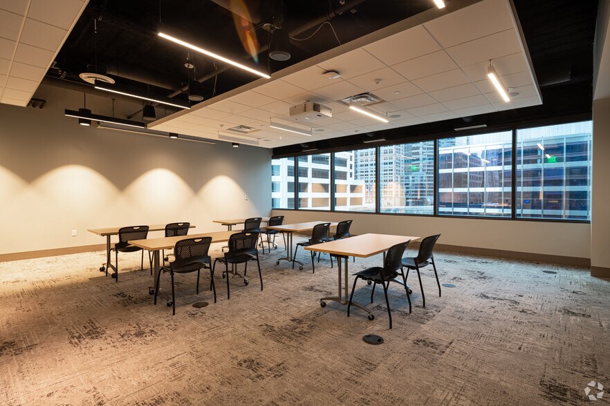 More Photos Of 150 S 5th St, Minneapolis Office For Lease
