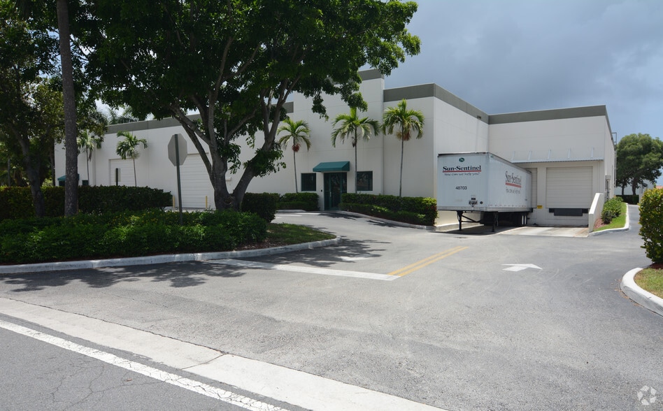 More Photos Of 4935 Park Ridge Blvd, Boynton Beach Warehouse For Lease