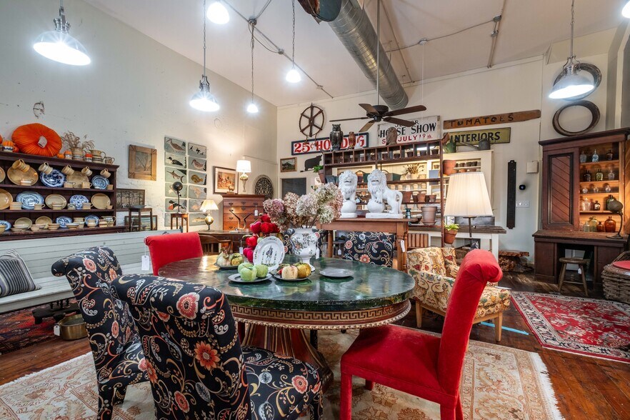 More Photos Of 105 W Main St, Elkin Office For Sale