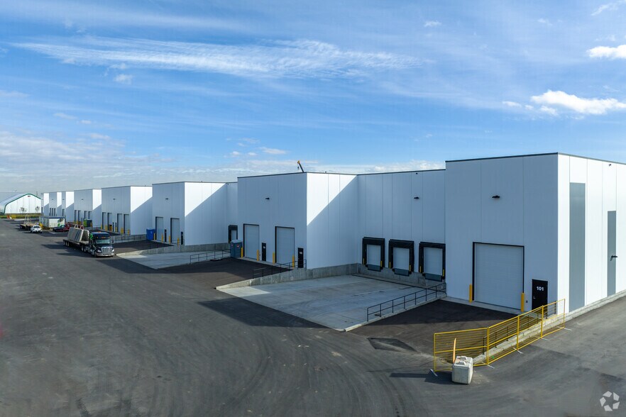More Photos Of 7121 104 Av SE, Calgary Warehouse For Sale