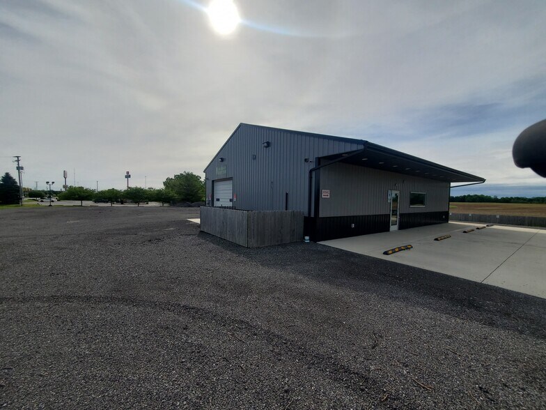 More Photos Of 1579 E Wyandot Ave, Upper Sandusky General Retail For Sale