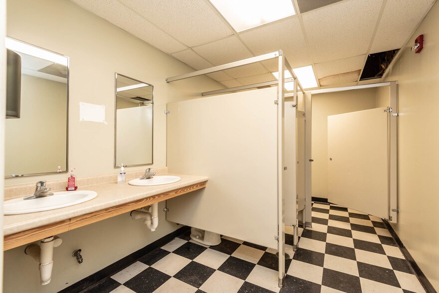 More Photos Of 1803 Claude Rd, Conover Religious Facility For Lease