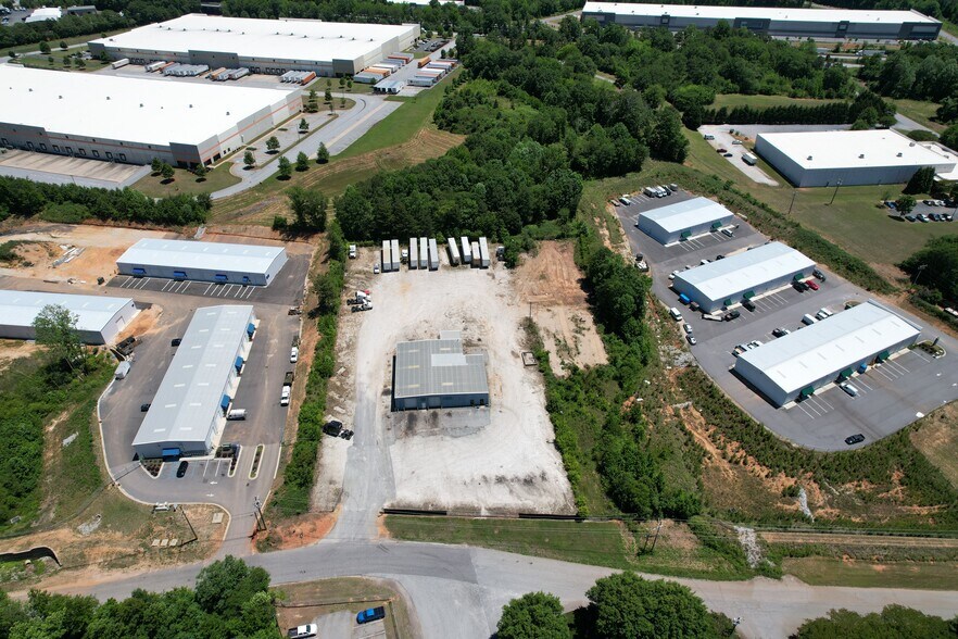 More Photos Of 1055 Park West Blvd, Greenville Warehouse For Lease