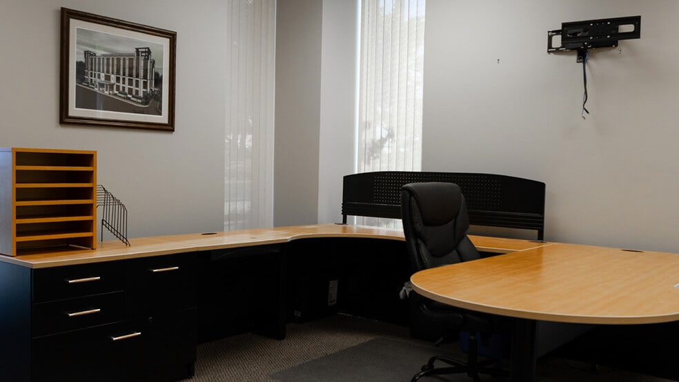 More Photos Of 558 S Central Expy, Richardson Office For Sale