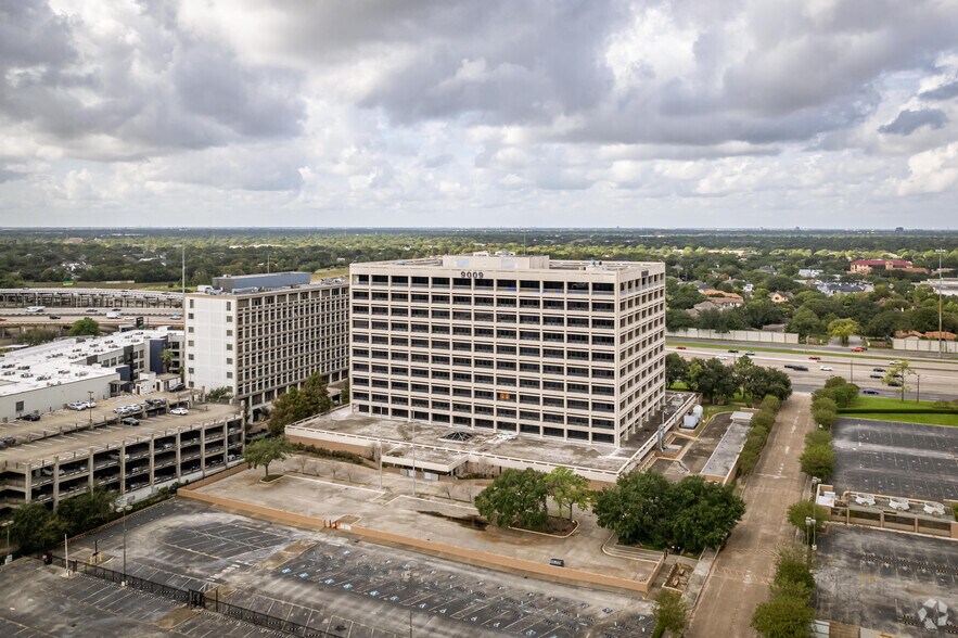 More Photos Of 9009 West Loop South, Houston Office For Sale