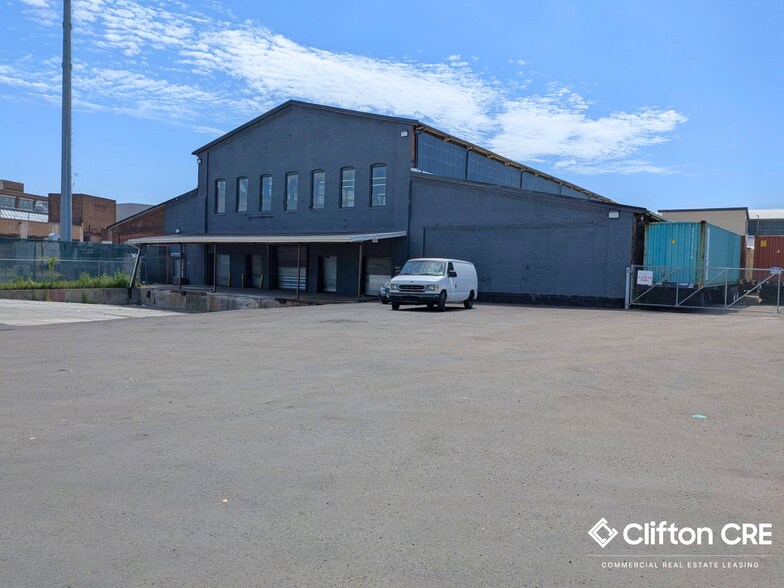 Primary Photo Of 5 Slater Dr, Elizabeth Warehouse For Lease