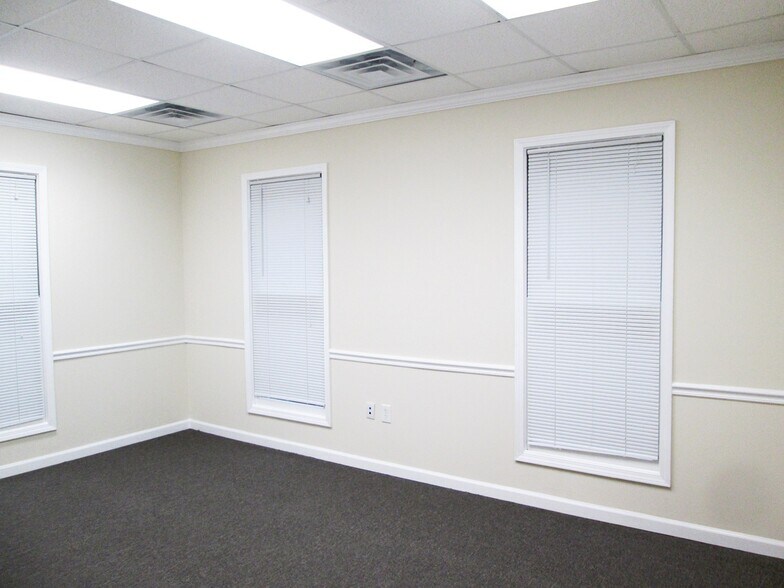More Photos Of 3867 Holcomb Bridge Rd, Peachtree Corners Office For Lease
