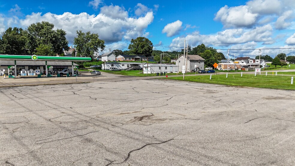 More Photos Of 38140 OH-7, Newport Showroom For Sale