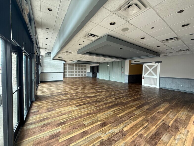 More Photos Of 4045-4055 Tyrone Blvd, Saint Petersburg Unknown For Lease