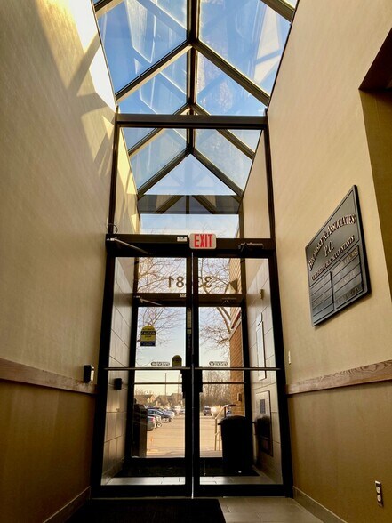More Photos Of 33481 W 14 Mile Rd, Farmington Hills Office For Sale