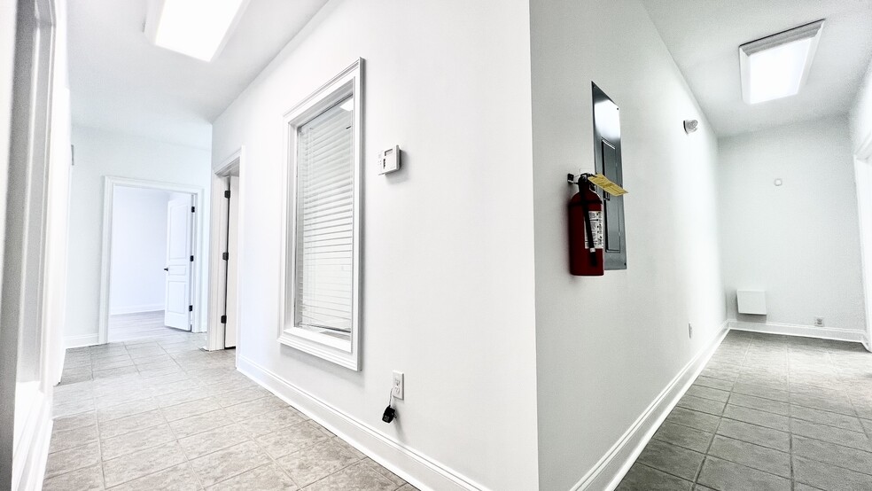 More Photos Of 4080 McGinnis Ferry Rd, Alpharetta Office For Sale