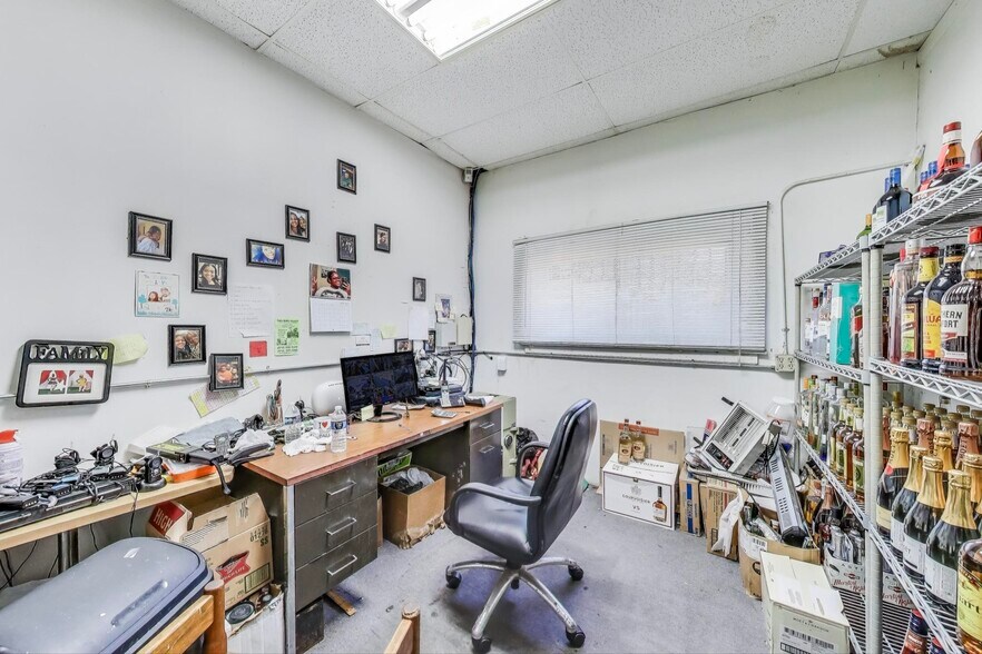 More Photos Of 1715 W Roosevelt Rd, Broadview General Retail For Lease