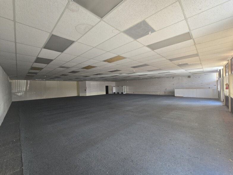 More Photos Of 10051 Magnolia Ave, Riverside Storefront For Lease
