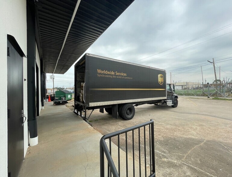 More Photos Of 5631 Braxton Dr, Houston Light Manufacturing For Lease