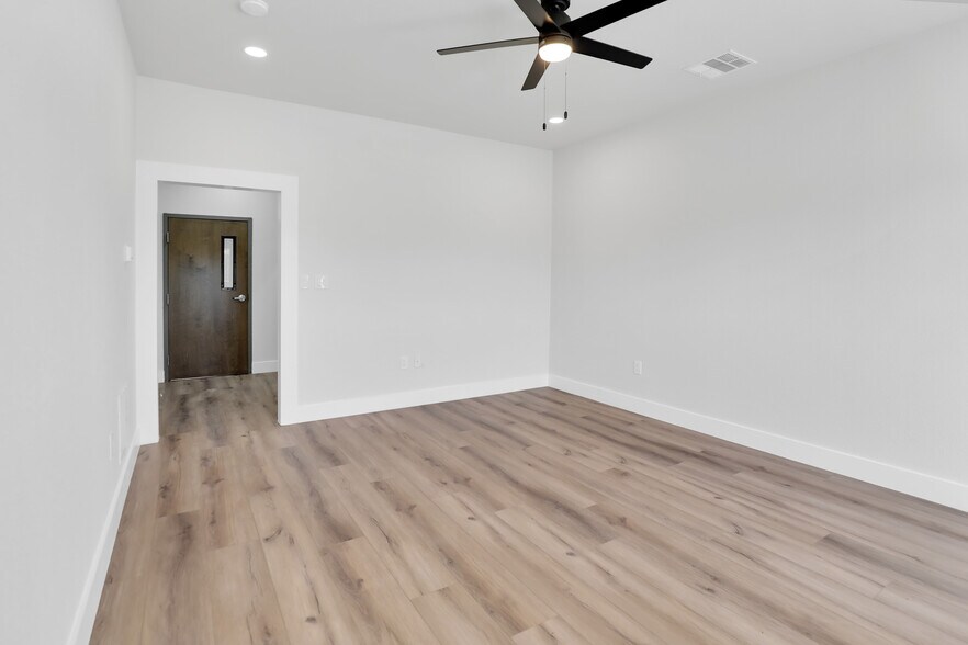 More Photos Of 14596 US Highway 75, Van Alstyne Flex For Lease