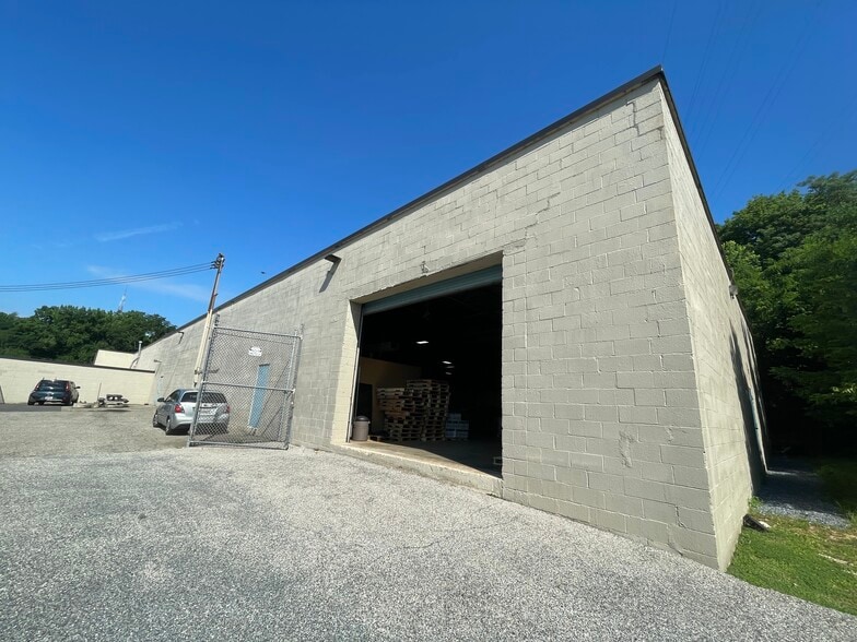 More Photos Of 3701 Malden Ave, Baltimore Light Manufacturing For Lease