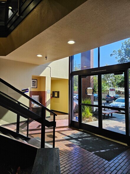 More Photos Of 1200 E Orangeburg Ave, Modesto Office For Lease