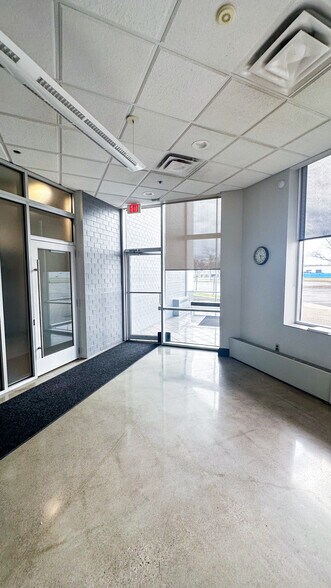 More Photos Of 14925 W 11 Mile Rd, Oak Park Research And Development For Lease