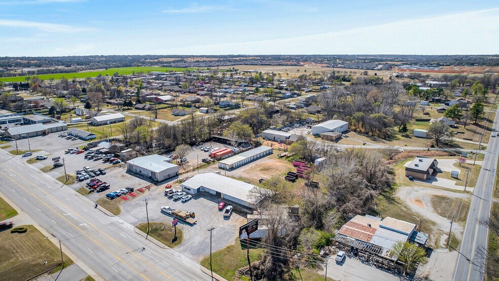 More Photos Of 1505 N Main St, Newcastle Warehouse For Sale