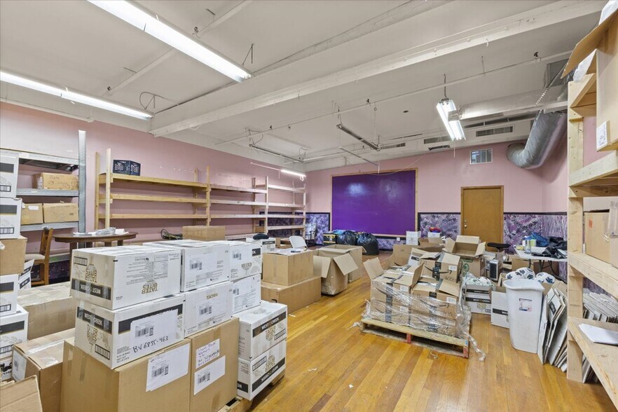 More Photos Of 181 S Whitfield St, Nazareth Office Residential For Sale