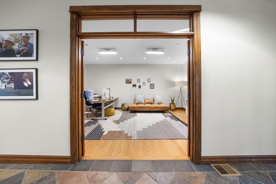 More Photos Of 750 Buckaroo Trl, Sisters Office For Sale