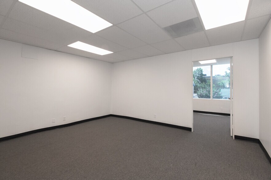 More Photos Of 1021 E Walnut St, Pasadena Medical For Lease