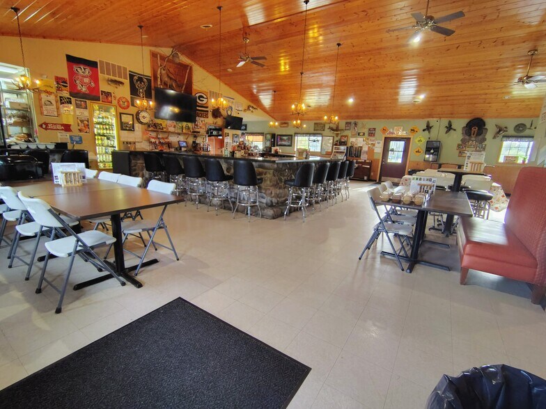 More Photos Of 71 N Grant St, Glidden Restaurant For Sale